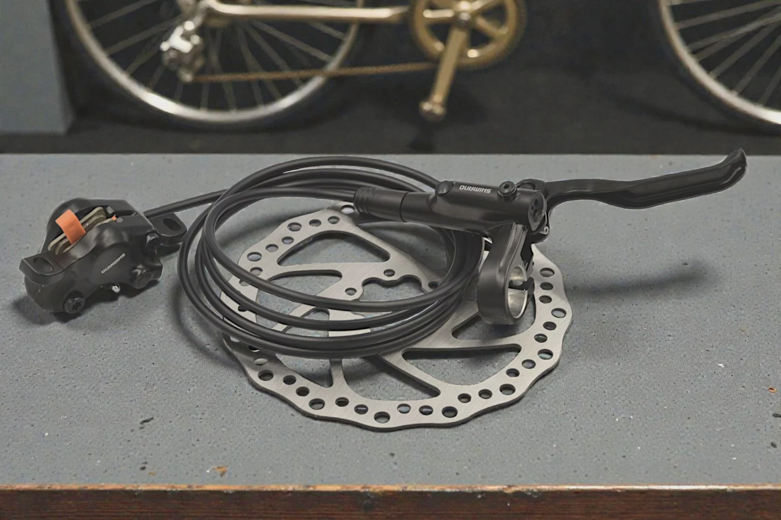 Jak założyć hydrauliczne hamulce tarczowe w rowerze? Kompletny poradnik dla początkujących zdjęcie nr 4