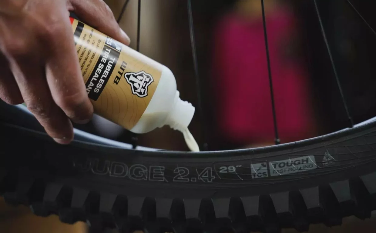 System Tubeless Ready w rowerze - wszystko, co musisz wiedzieć, zanim założysz opony bezdętkowe