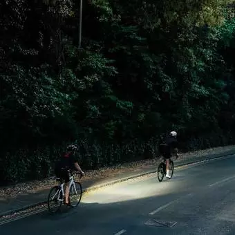 Foto mini 4 - Lampka przednia MAGICSHINE EVO 1700 Black, 1700 lumenów, Czarna, Z Uchwytem