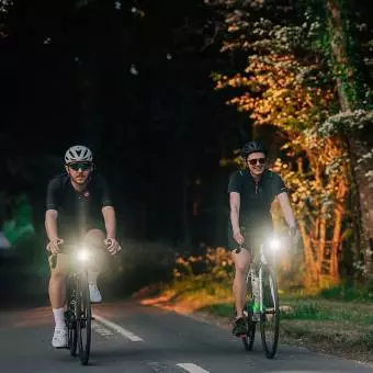 Foto mini 7 - Lampka przednia MAGICSHINE EVO 1700 Black, 1700 lumenów, Czarna, Z Uchwytem