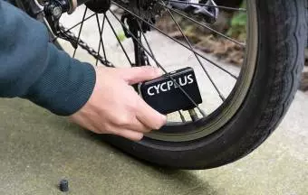 Foto mini 6 - Mini pompka elektryczna Cycplus AS2 czarna